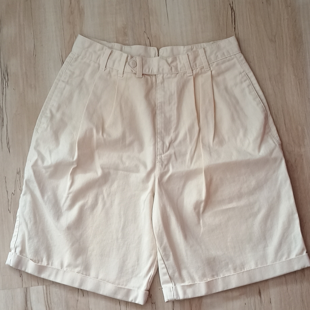 Vintage Women's Cream Cotton Pleated Shorts